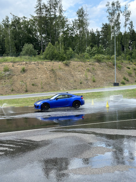 Nezapomenutelný zážitek pro majitele vozu Subaru BRZ: Jízdy na Masarykově okruhu v Brně