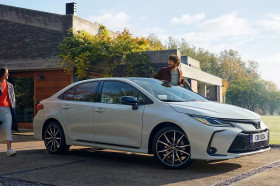  Toyota Corolla Sedan Klasik: Poslední šance na benzínovou verzi s výraznou slevou!