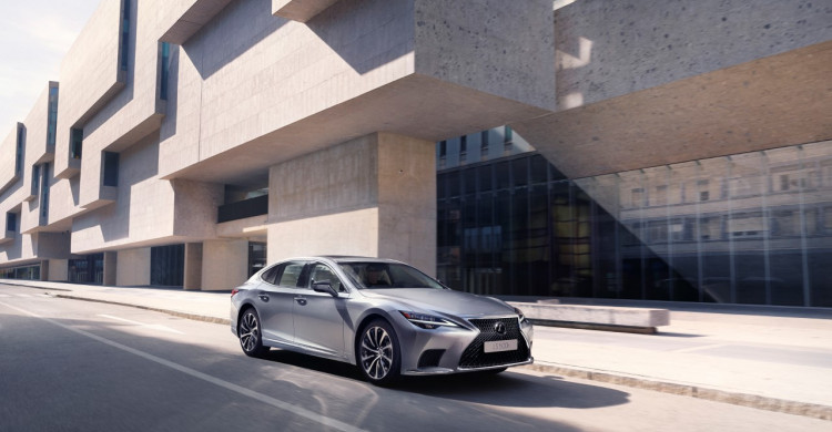 LEXUS LS 2023 je chytřejší a propojenější s okolím