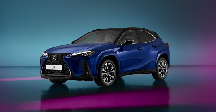 NOVÝ LEXUS UX 300h 2024: VYŠŠÍ VÝKON A LEPŠÍ JÍZDNÍ VLASTNOSTI