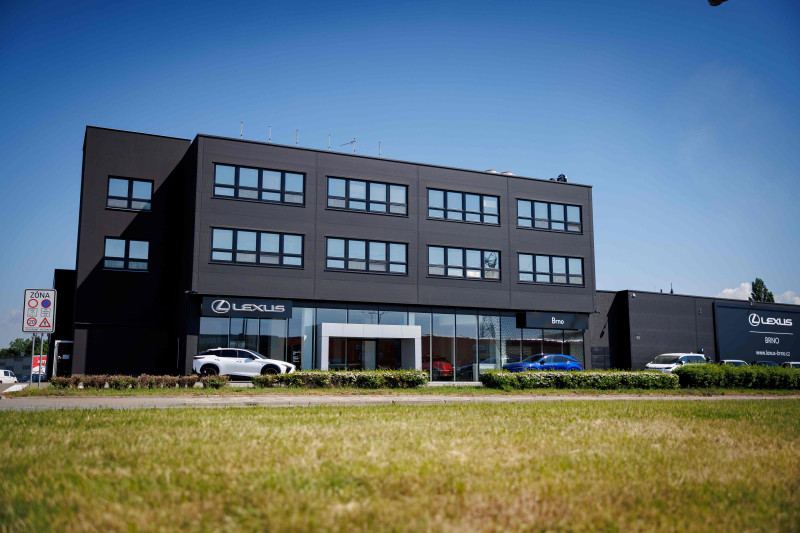 Lexus Brno na nové adrese: nahlédněte do nového showroomu